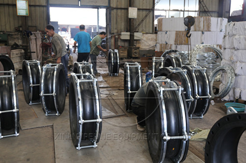 橡膠接頭出現(xiàn)細紋狀小裂縫的原因是什么