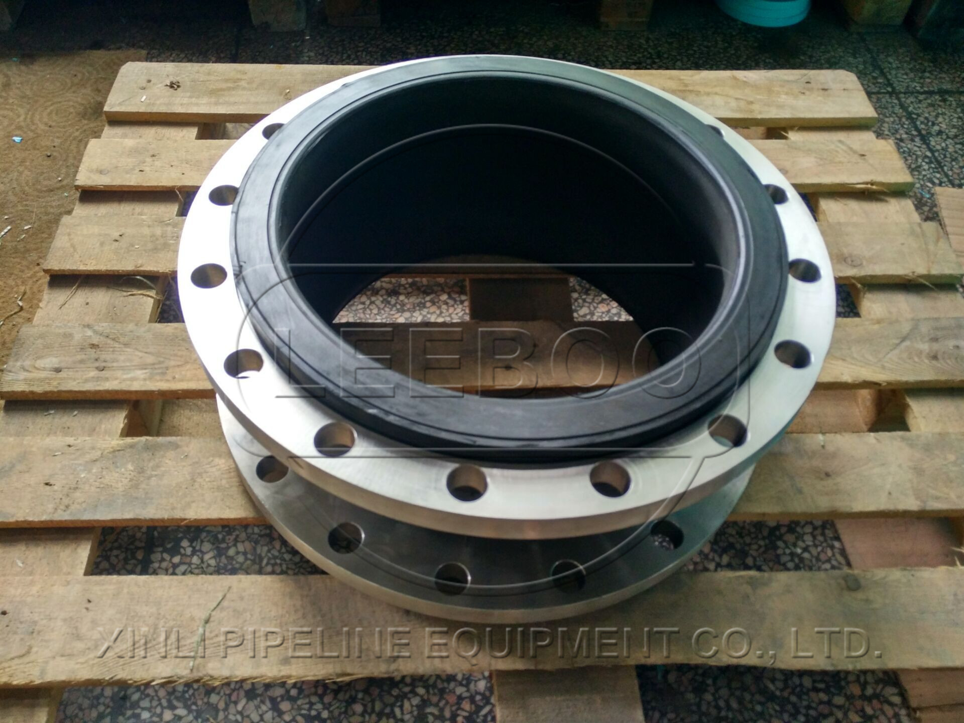 絲扣<a href=http://www.xinligd.com target=_blank class=infotextkey>橡膠接頭</a>端面結(jié)構(gòu)圖