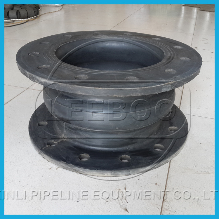 翻邊液壓<a href=http://www.xinligd.com target=_blank class=infotextkey>橡膠接頭</a>球體現場